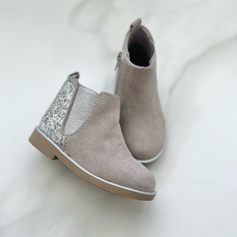 NWOT Maggie & Zoe Kids Faux Grey Suede w/ Silver Sparkle Ankle Boots Girls 7T